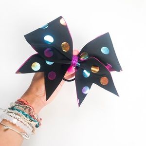 Cheer bow